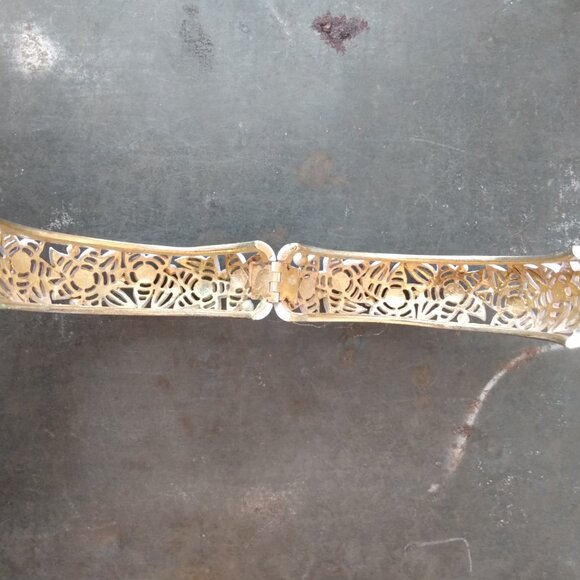 Vintage Bangle Bracelet Hinged Floral Openwork Painted White Pastel Gold Tone - Picture 4 of 13